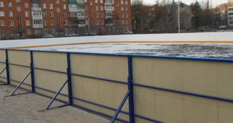 Хоккейная площадка, в г. Климовске, на территории физкультурно-оздоровительного комплекса